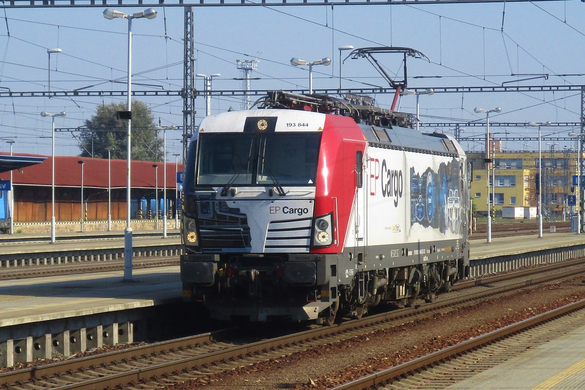 EP Cargo 193 844 runs solo through Breclav on 21 September 2018.