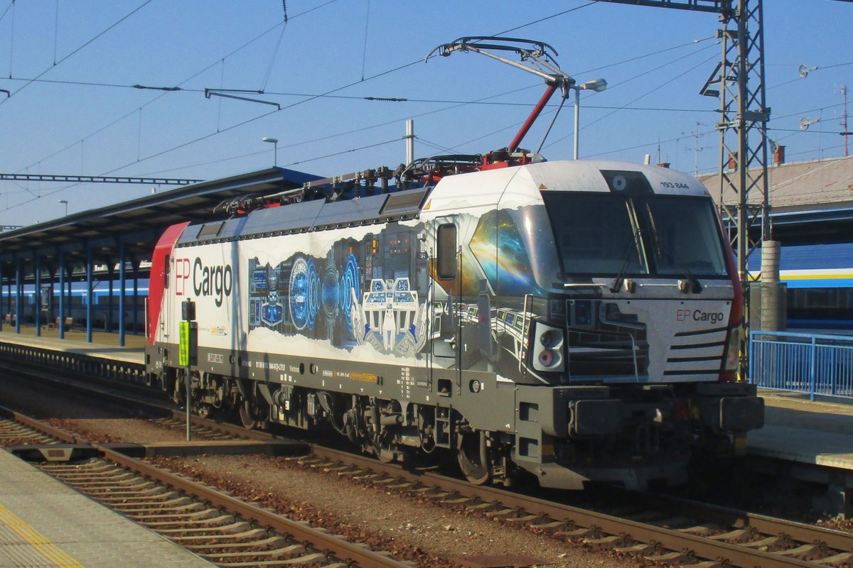 EP Cargo 193 844 runs solo through Breclav on 21 September 2018.