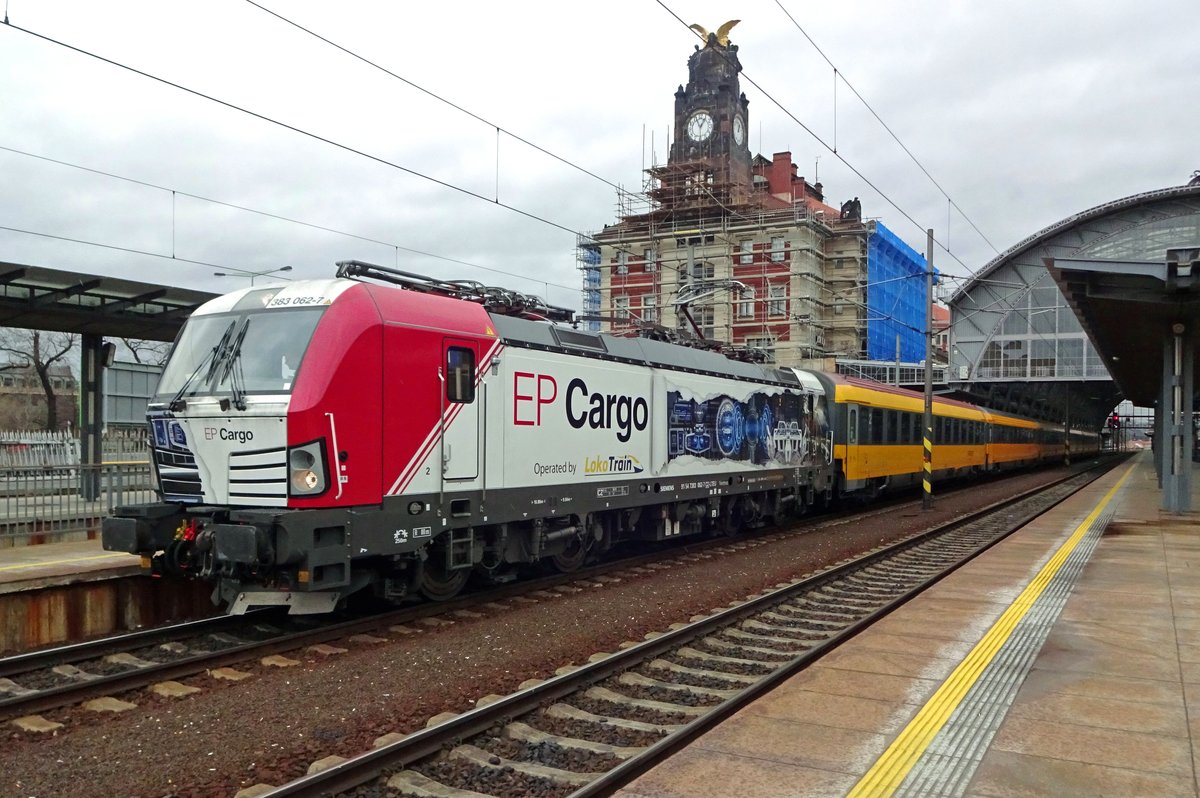 EP cargo Vectron 383 062 is rented by Regiojet and just brought in such a service from Zilina at Praha hl.n. on 23 February 2020.