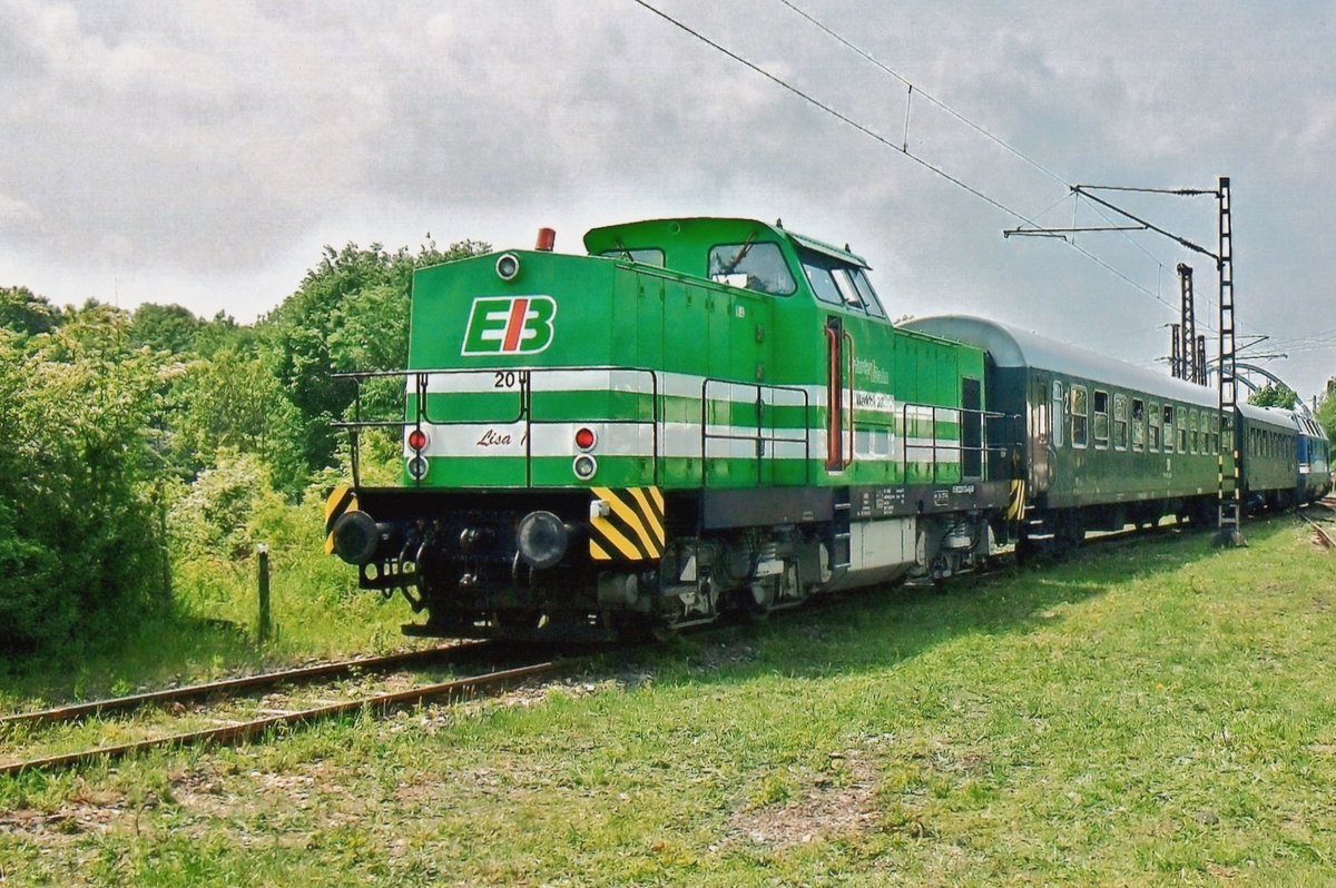 Erfurter IndustrieBahn Lok 20 hauls a train  shuttle into the Bw Weimar, base of the Thürinbger Eisenbahn Freunde on 30 May 2010.