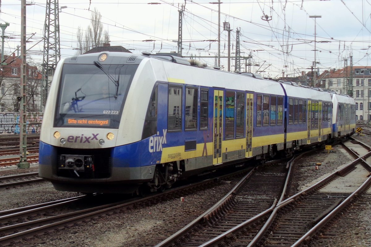 Erixx 622 223 asks passengers not to board while passing through Hannover Hbf on 5 April 2016.
