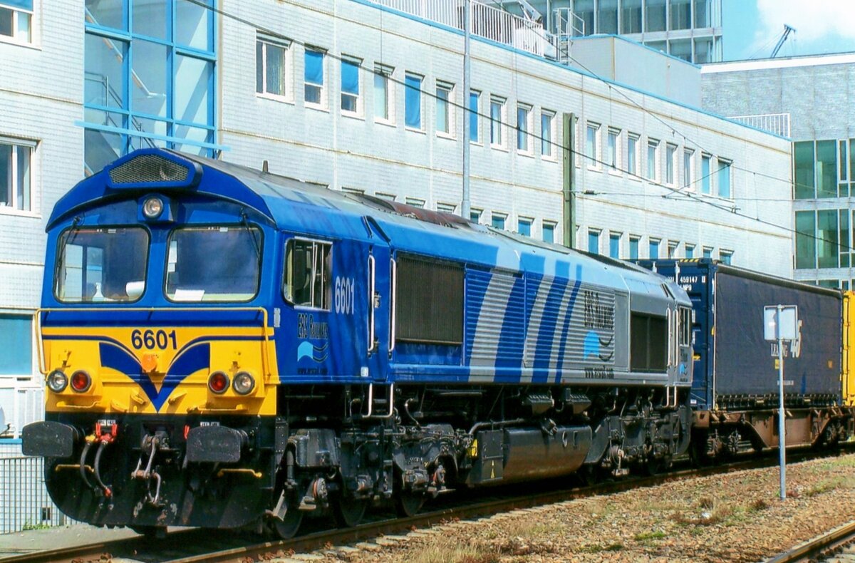 ERS 6601 shows her moustache at Eindhoven on 27 July 2005. 