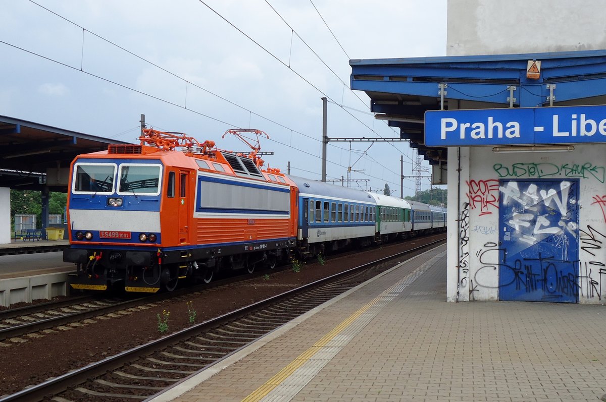 ES 499-1001 arrives at Praha-Liben on 24 May 2015.