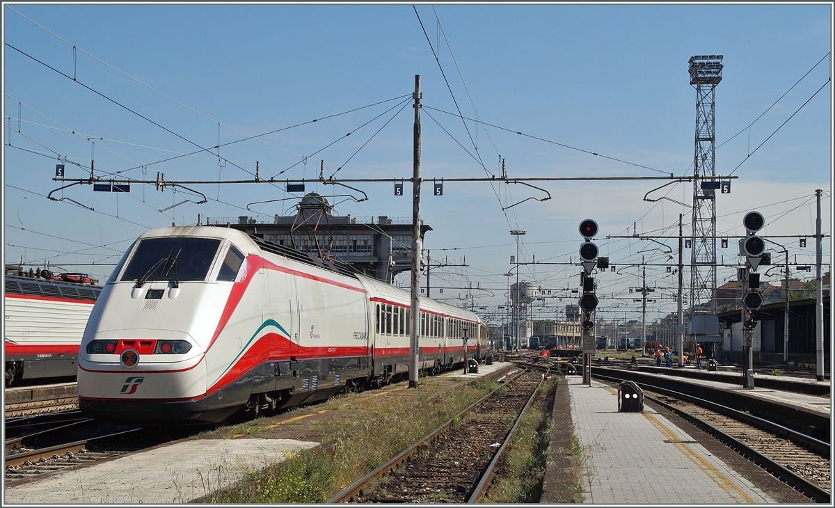 ES 9809  Frecciabiana  to Tatanto is leaving Milano. 
05.05.2014