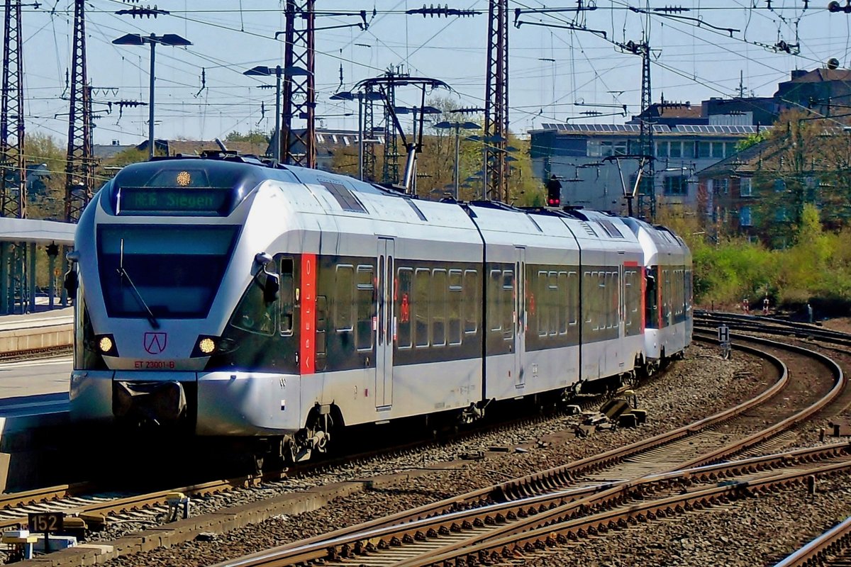 ET23-001 treft am 23 April 2010 in Essen Hbf ein.