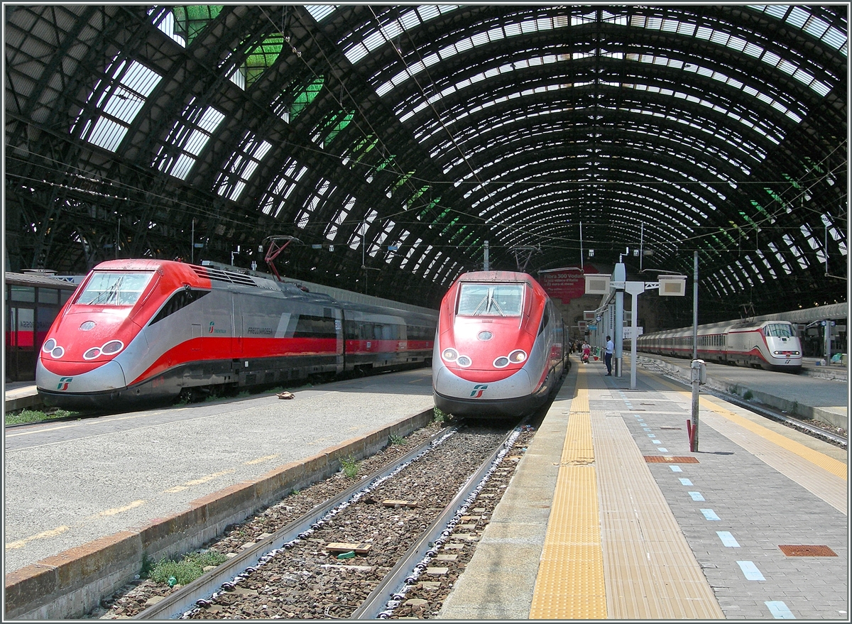 ETR 500 in Milano two Frecce Rosse and one Freccia Bianca.
22.06.2015