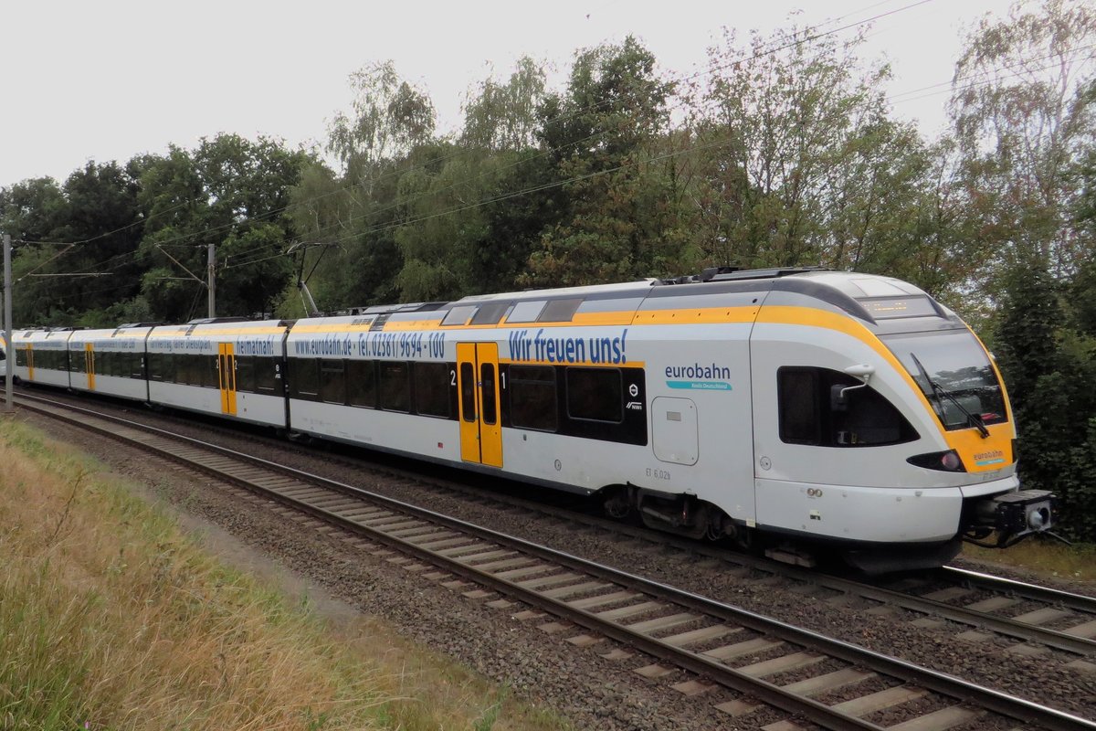 EuroBahn ET6-02 takes joy in travellers while leaving Venlo to Viersen on 27 August 2020.