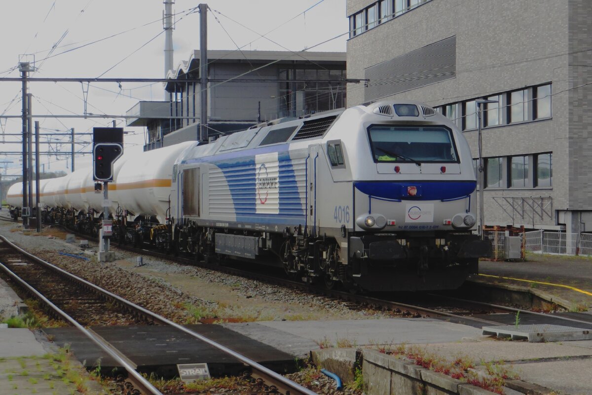 EuroPorte 4016 hauls an LNG train through Gent Sint-Pieters on 5 May 2023.