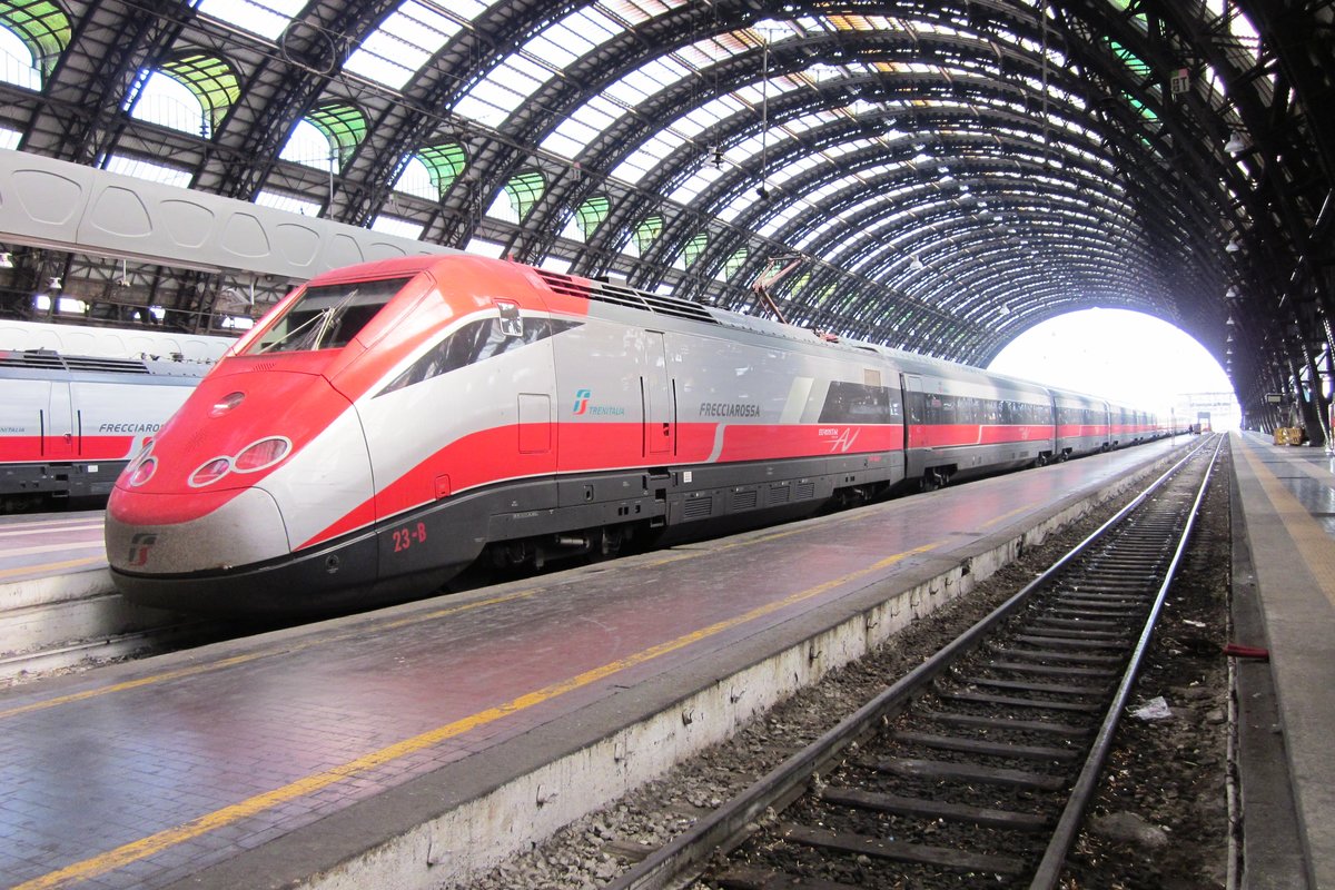 EuroStar Italia set 23 stands at Milano Centrale on 1 July 2013.