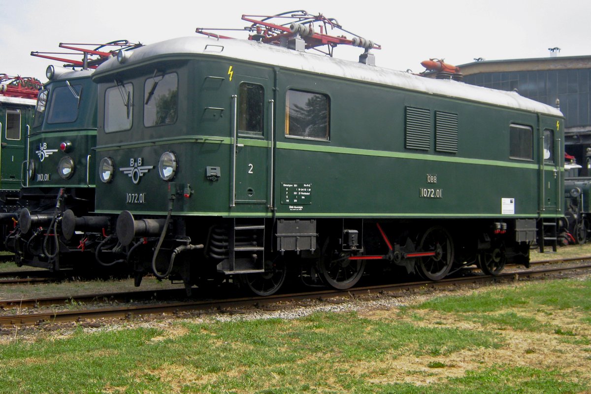Ex-BBÖ 1072.01 stands in the Heizhaus Strasshof on 28 May 2012.