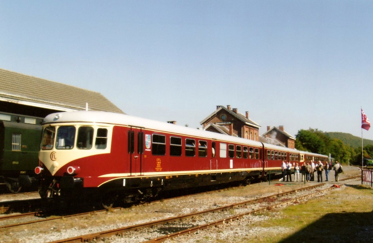 Ex-CFL 218 enters Treignes on 26 September 2009.
