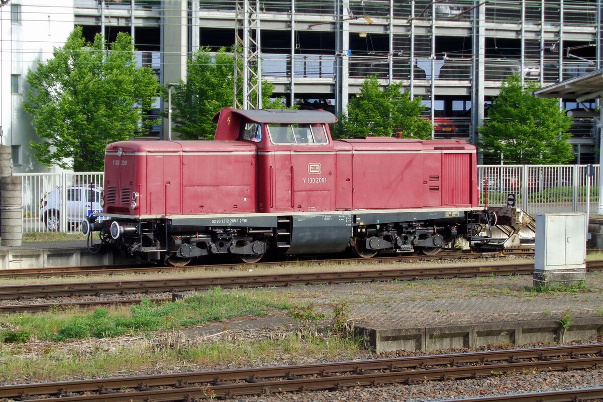 Ex-DB V 100 2091 (212 209) stands at Trier Hbf on 28 April 2018.