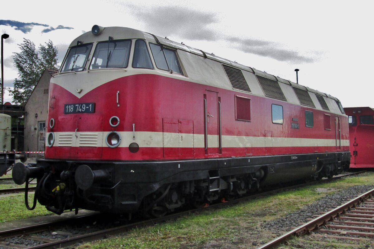 Ex-DR V 118 749 stands in the Bw Arnstadt on 19 September 2015.