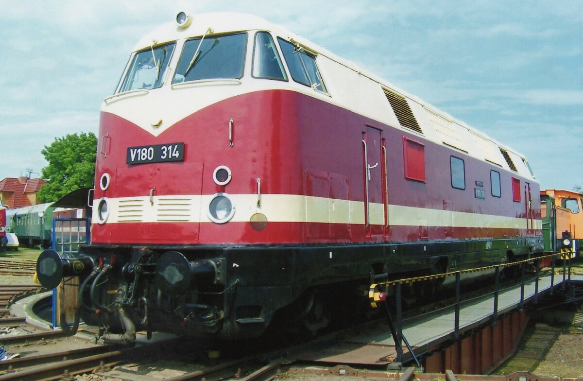 Ex-DR V 180 314 stands on 28 May 2007 at the headquarters of the Thüringer Eisenbahnverein in Weimar.
