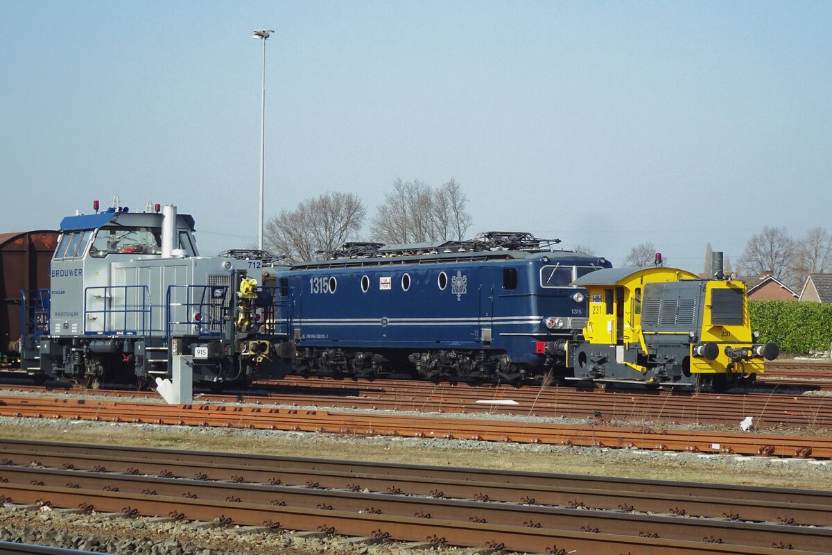 Ex-NS 231 shunts at Blerick-Stadler on 4 March 2022.