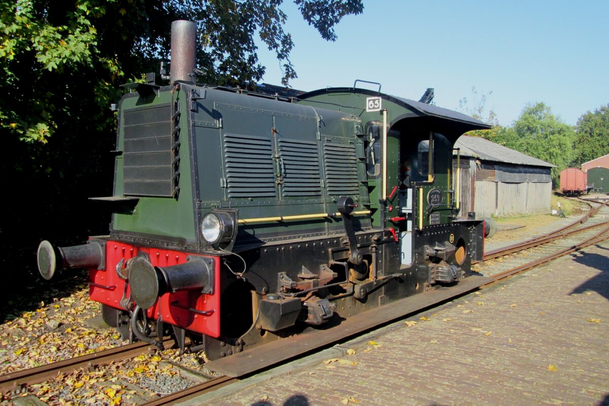 Ex-NS 259 takes the expression 'single head light' quite literally on 23 October 2016 at the second  MBS base at Boekelo.