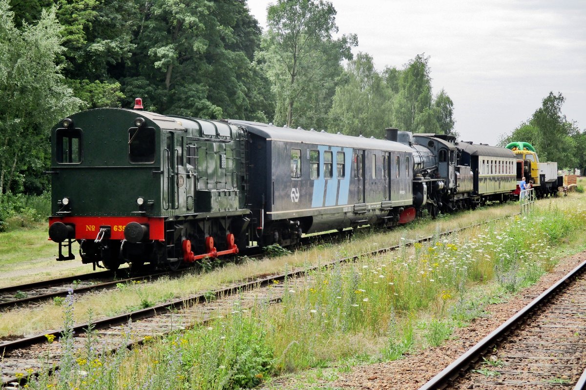 Ex-NS 639 stands on 8 July 2017 at Simpelveld during the Steam Weekend of the ZLSM.