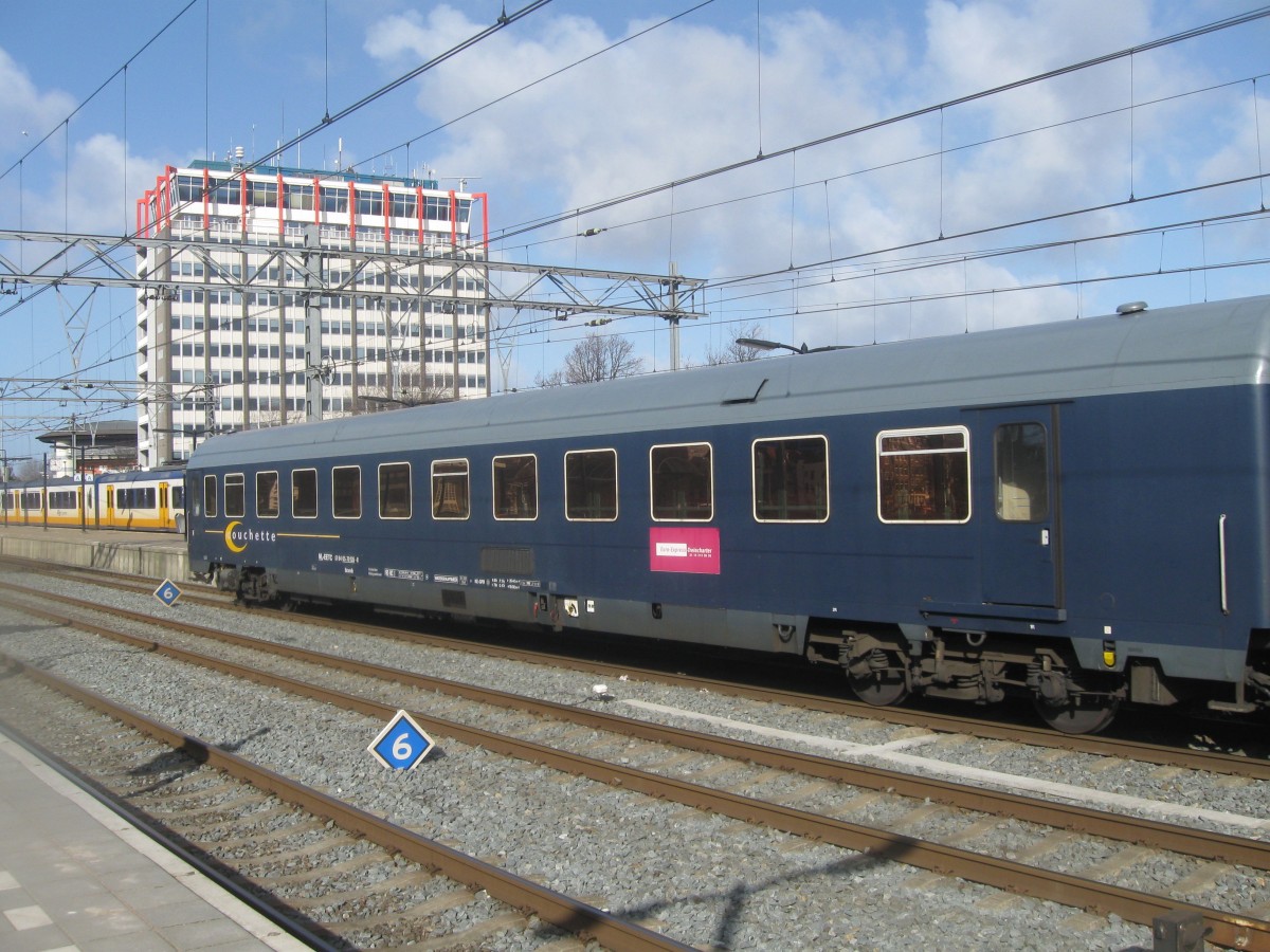 ex-NS Couchette car at the end of an epty sttock working at Amsterdam CS, 01/03/2015.