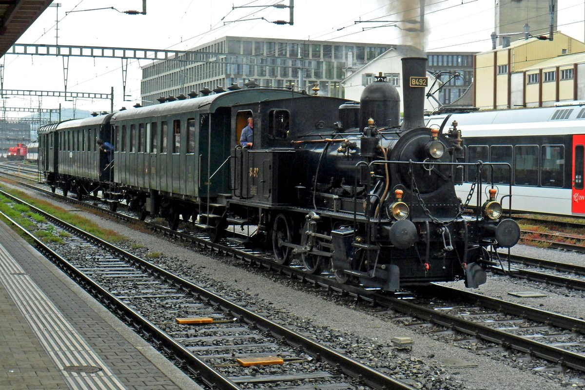Ex-SBB 8492 hauls a steam shuttle through Brugg AG station on 25 May 2019. Each year at the weekend of Ascension, Verein Mikado 1244 organises an exhibition at the SBB works in Brugg AG -these works also are the headquarters of this preservation society- and amongst t5he attractions there are half hourly steam shuttles between the SBB  station and the SBB works.