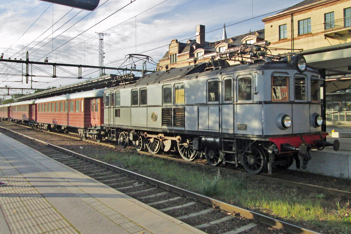 Extra train with the oldest electric in Sweden Pa27 stands in Gävle on 13 September 2015.