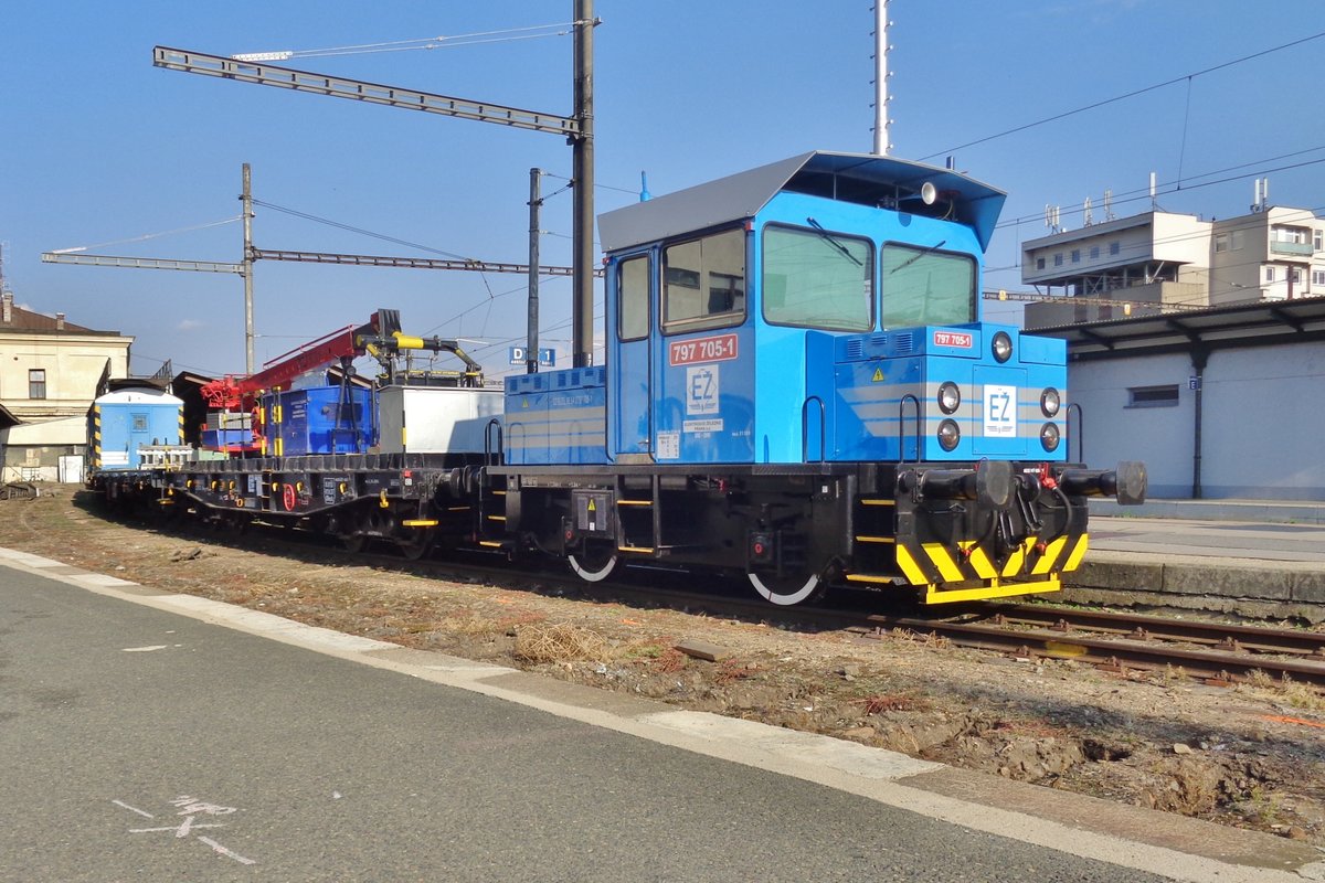 EZ 797 705 stands in Brno hl.n. on 18 September 2018, preparing for the big overhaul of this station.