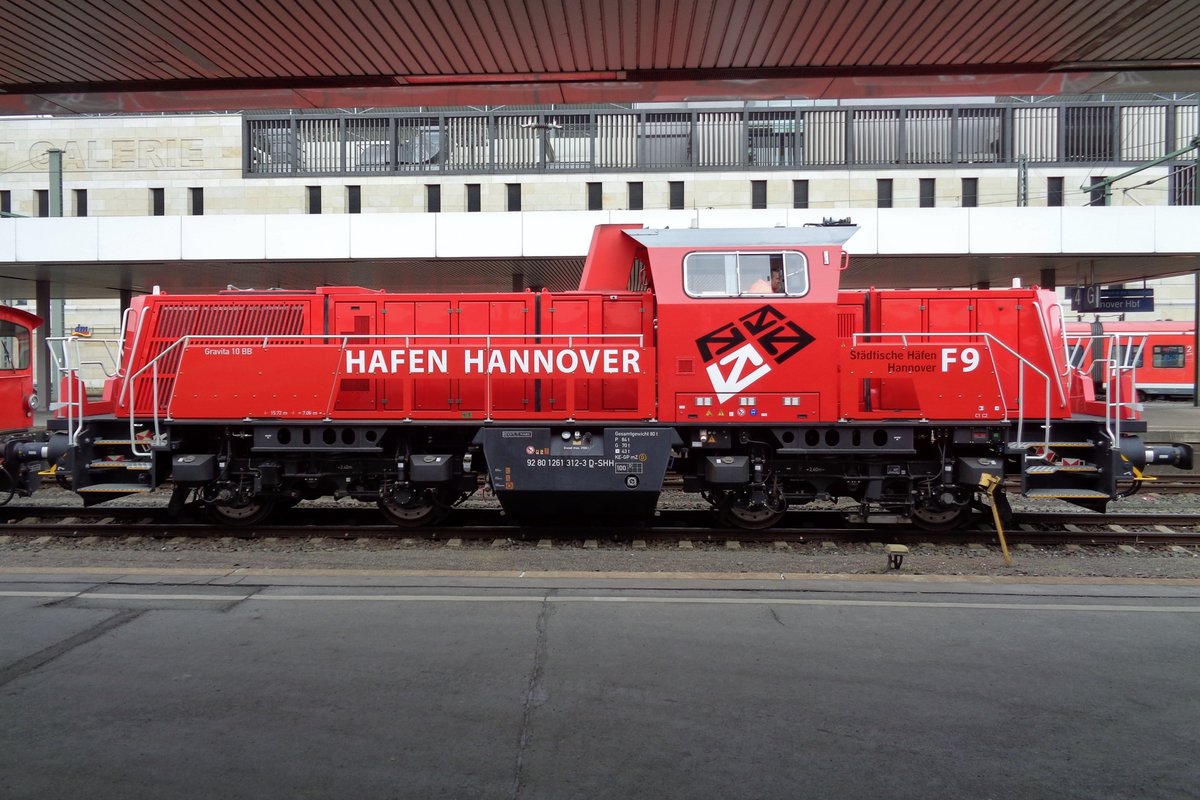 F-9 of the Hafen Hannover stands at Hannover Hbf on 10 April 2017.