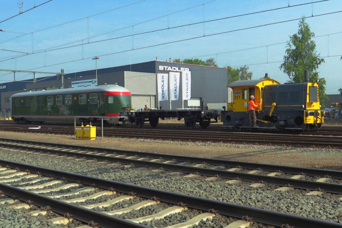 FairTrains 231 shunts at Blerick-Stadler on a sunny 6 May 2022.