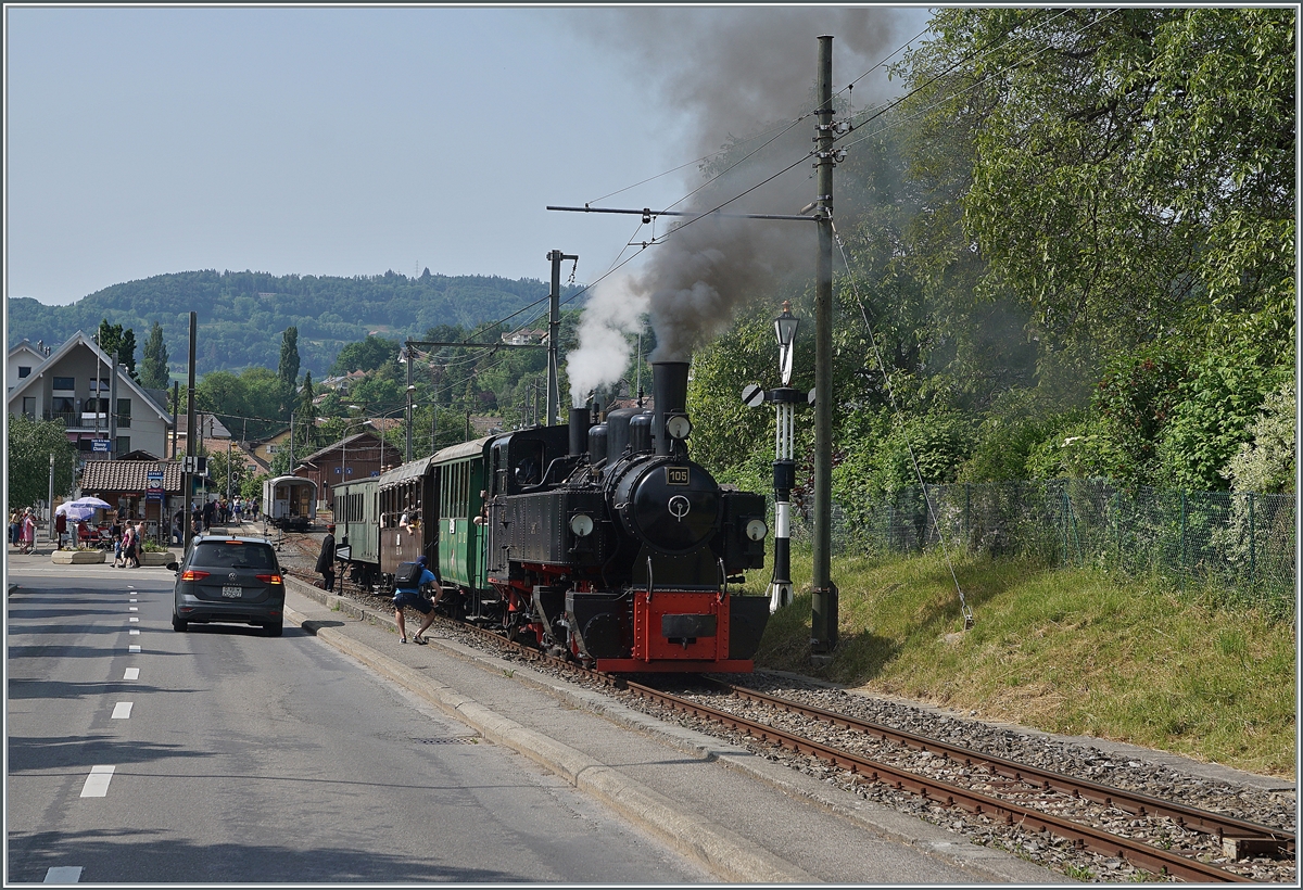 Festival Suisse de la vapeur / Swiss Steam Festival 2023 of the Blonay-Chamby Bahn: In addition to the many electric railcars and locomotives worth seeing, there was of course a lot of steaming - the G 2x 2/2 105 can be seen with a passenger train to Chamby in Blonay.
May 29, 2023