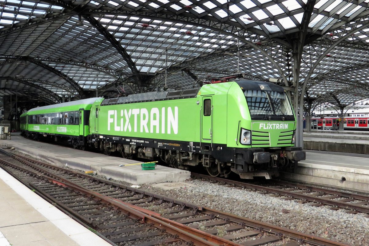FlixTrain 193 861 calls at Köln Hbf on 24 September 2020.