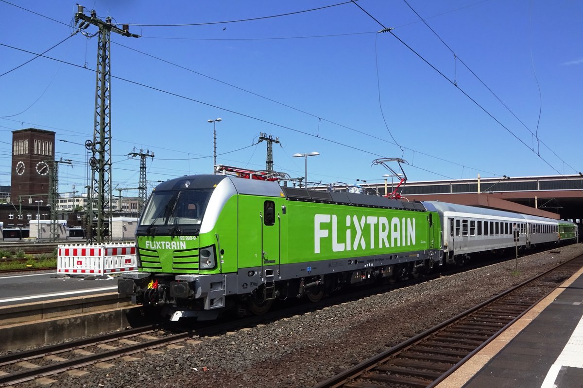 FlixTrain 193 990 calls at Düsseldorf Hbf on 7 June 2019.