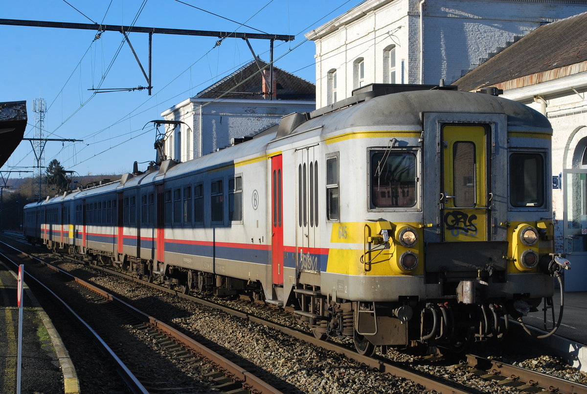For the first time a L train has been commuting between Aachen Hbf (D) and Spa-Géronstère (B). Here at Spa station on 14th December 2014.