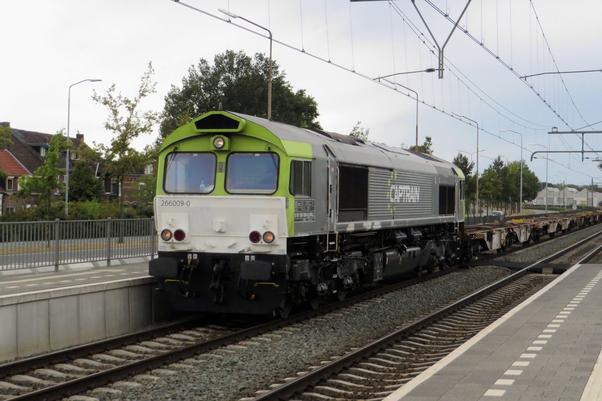 Former Captrain Belgium,  now RailTraxx 266 009 hauls an empty container train through Blerick on 27 August 2020. In 2019, Captrain Belgium literally overnight lost her operational license for Belgium. One week later, RailTraxx stepped in and took over all Captrain Belgium operations, including stock. 