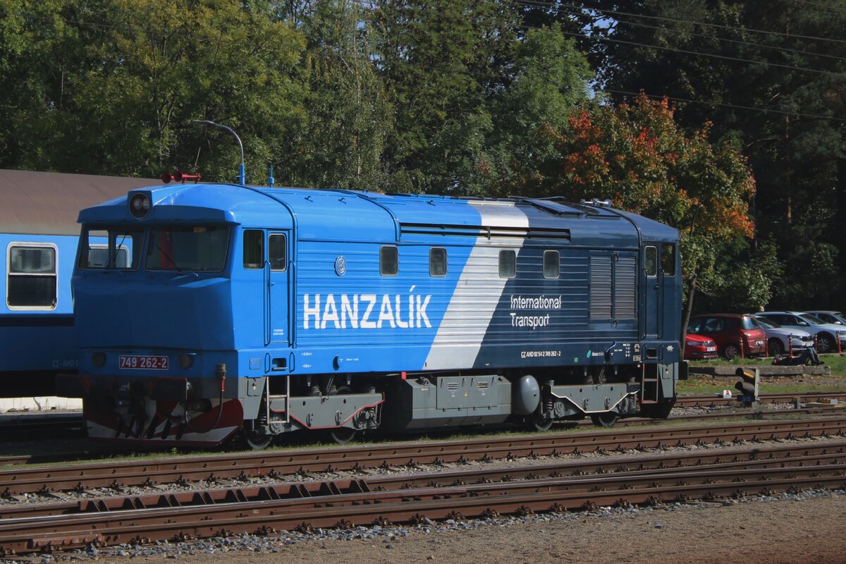 Former Hanzalik (whose colours stil show up on the locomotive), ex-CD Cargo, now Rail System 749 262 runs light through Benesov u Prahy on 28 September 2025.