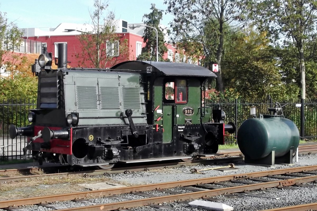 Former NS 288 stands on 25 October 2015 at Hoorn with the SHM.