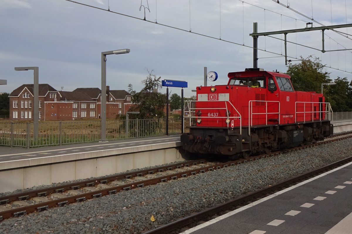 Former NS 6437 passes through Blerick and the former military barracks adjacent to the station on 27 August 2020.