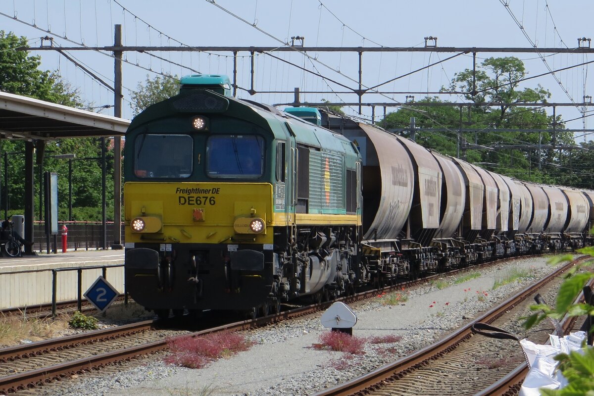 Freightliner 266 004/DE 676 hauls a cereals train out of Oss on 16 June 2021.