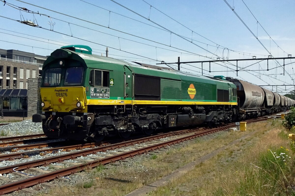 Freightliner 266 004/DE 676 hauls a cereals train out of Oss on 16 June 2021.