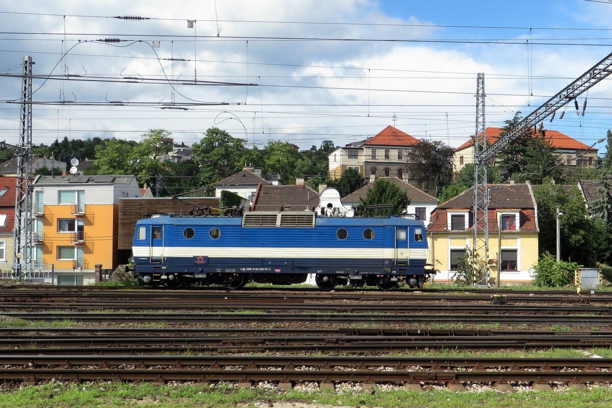 Freshly painted in retro colours was 362 011 -seen running light through Bratislava hl.st. on 27 August 2021 to pick up a regional train.
