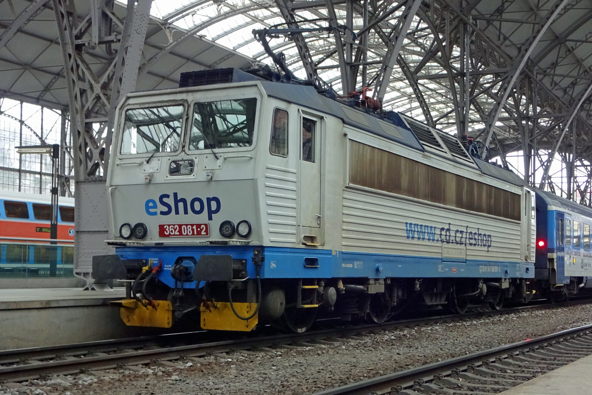 Frog's view on advertiser 382 081 at Praha hl.n. on 23 February 2020.