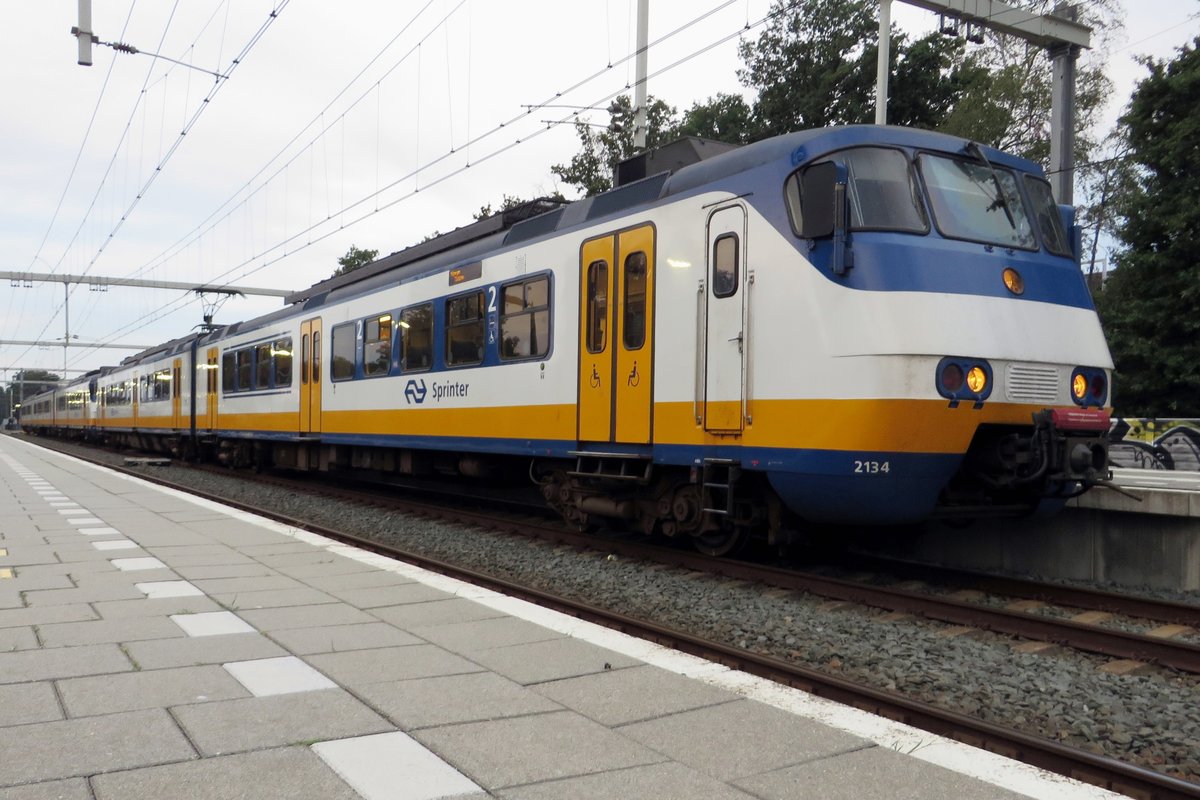 Frog's  view on NS 2134 at Wijchen on the evening of 27 August 2020.