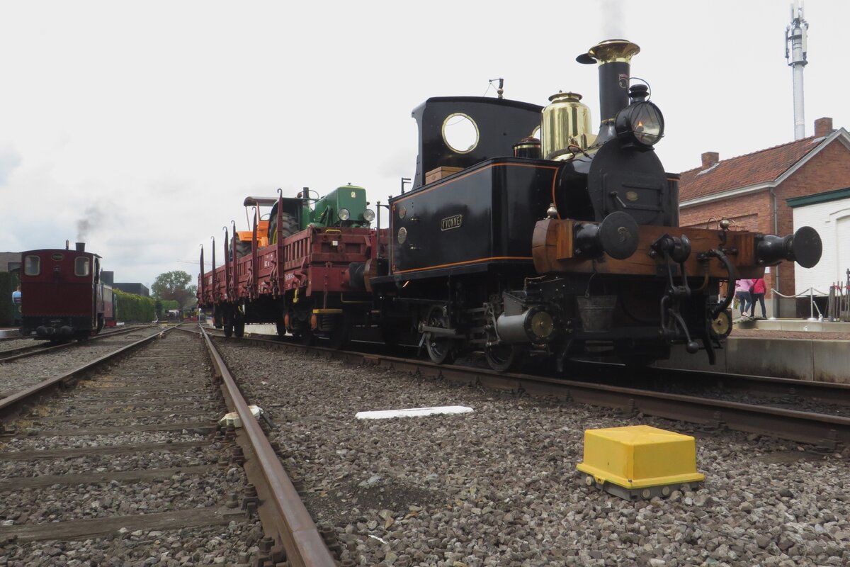 Frog's  view on YVONE with one freight wagon in Maldegem on a grey 6 May 2023; she is part of the SCM's fleet.