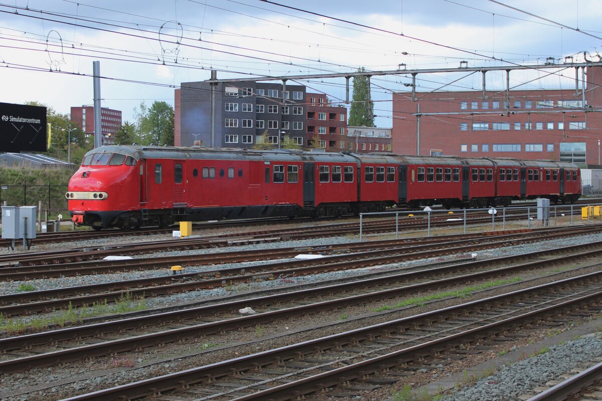 From derelict condition, Plan U 115 is gewtting restored into pristine condition and on 21 April 2024 she tests her engine at Amersfoort station. Just the last details are to be applied before she will shine again in her original condition. 