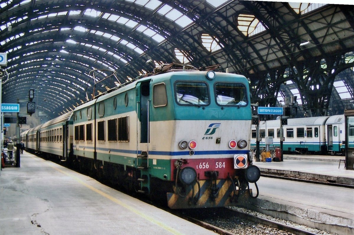 FS Caymano 656 584 stands at Milano centrale on 18 May 2008. 
