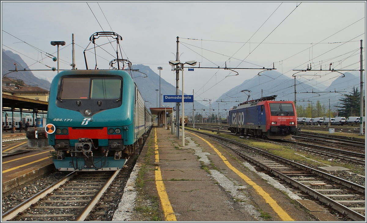 FS E 464 171 and in the back ground a SBB Re 474. 
11.04.2015