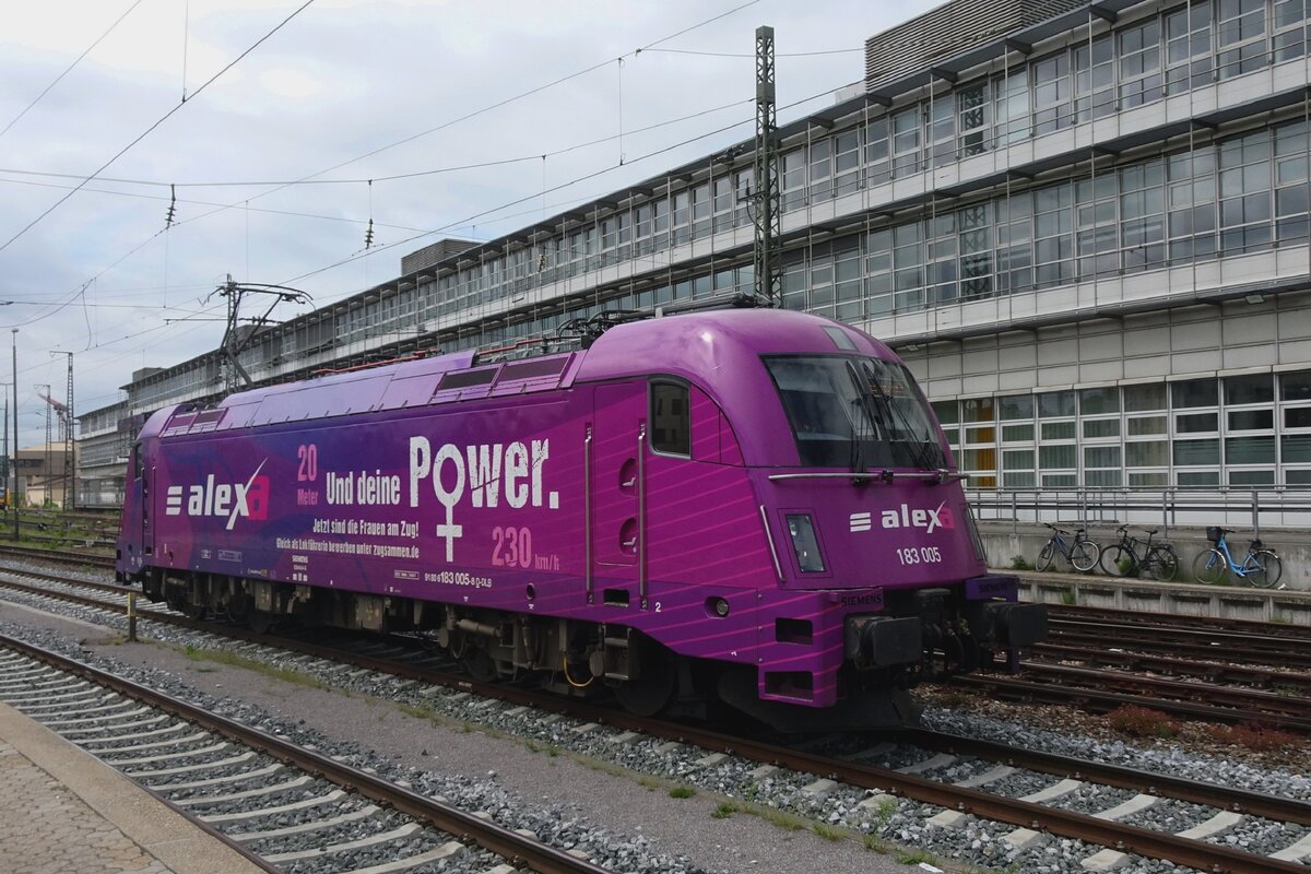 Girl Power for ALEX 183 005 at Regensburg Hbf on 27 May 2022.