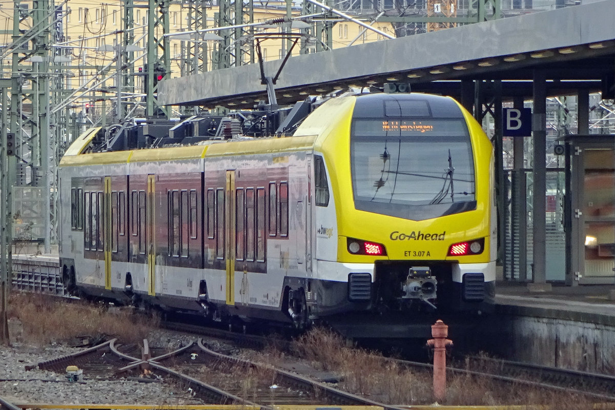 Go-Ahead ET3-07 quits Stuttgart Hbf on 3 January 2020.