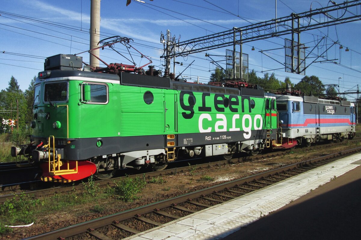 Green cargo Rd 1128  brings a sister loco in Hallsberg on 11 September 2015.