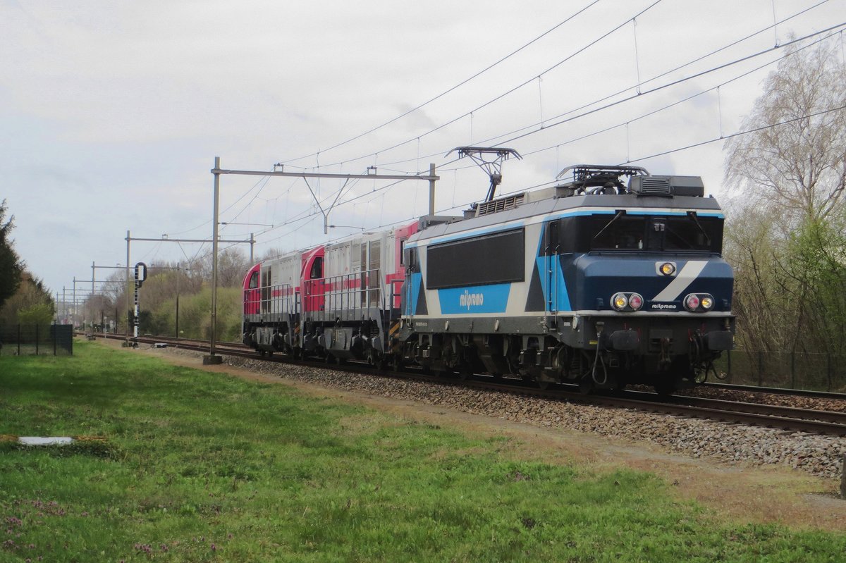 Grey was the afternoon of 5 April 2021 when former RailPromo 101001 hauled two G2000s through Alverna.
