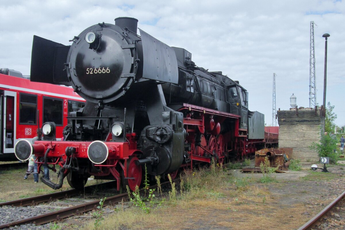 Grüppensechser 52 6666 stands in Berlin-Schöneweide on 18 September 2016 and is the only Kriegslok in Germany that does not have the standard Badewenne (Bath Tube) tender, but an older type of tender.