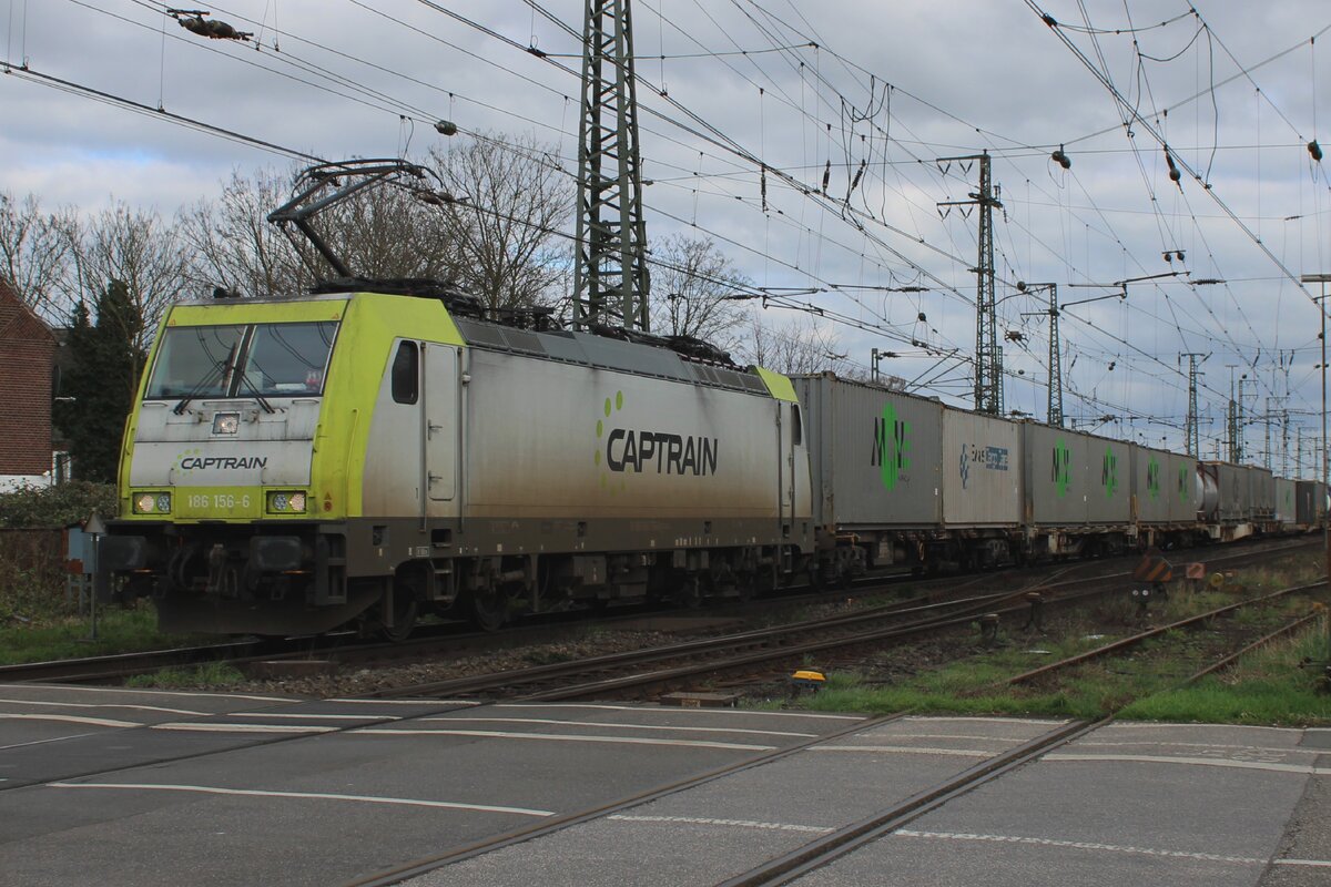 Hauling the MOVE container train, CapTrain 186 156 quits Emmerich on 16 march 2024. 